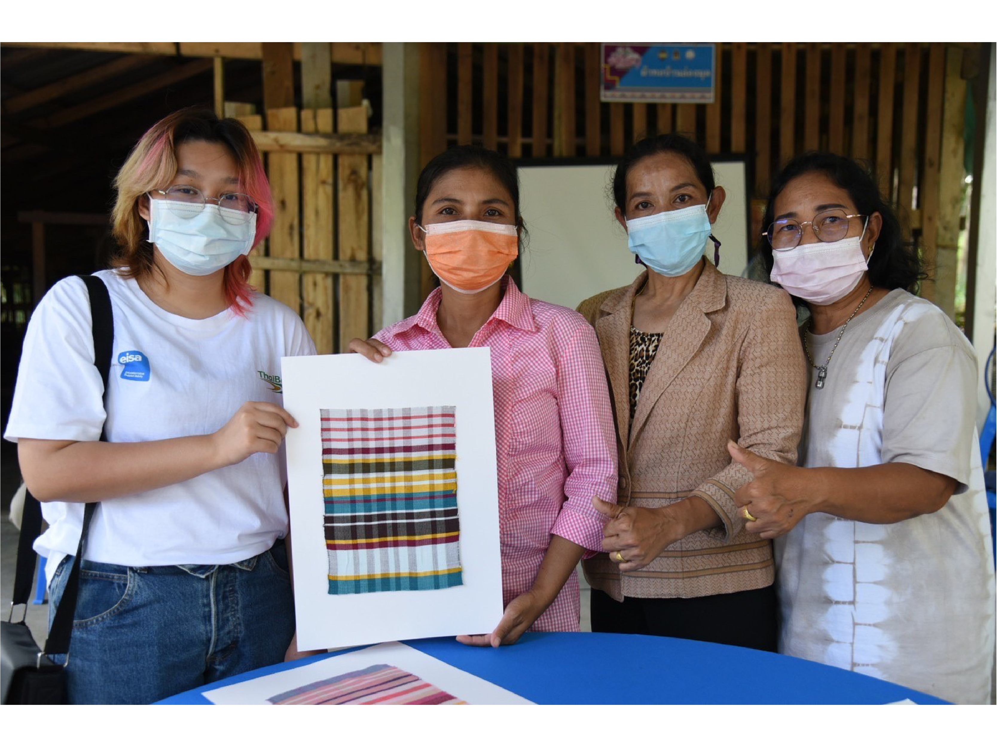โครงการผ้าขาวม้าท้องถิ่นหัตถศิลป์ไทย ร่วมกับ eisa นำนักศึกษา ม.ธรรมศาสตร์ ลงพื้นที่กลุ่มอาชีพทอผ้าบ้านล่องมุด จ.สงขลา
